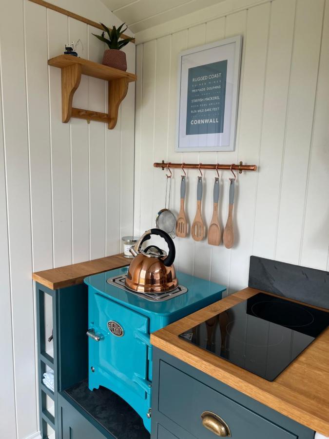 Toms Hut And Robins Rest Shepherd Huts Near Wadebridge Exterior foto