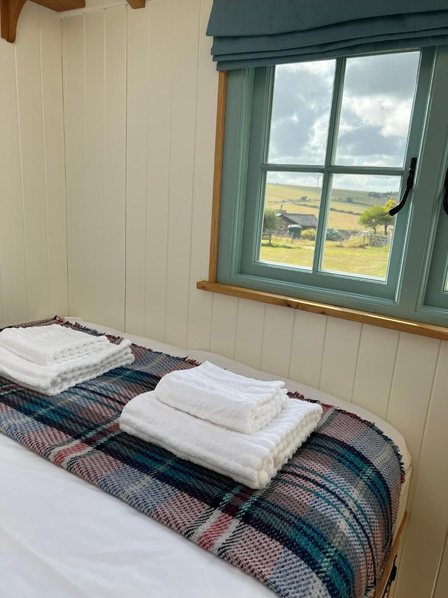 Toms Hut And Robins Rest Shepherd Huts Near Wadebridge Exterior foto