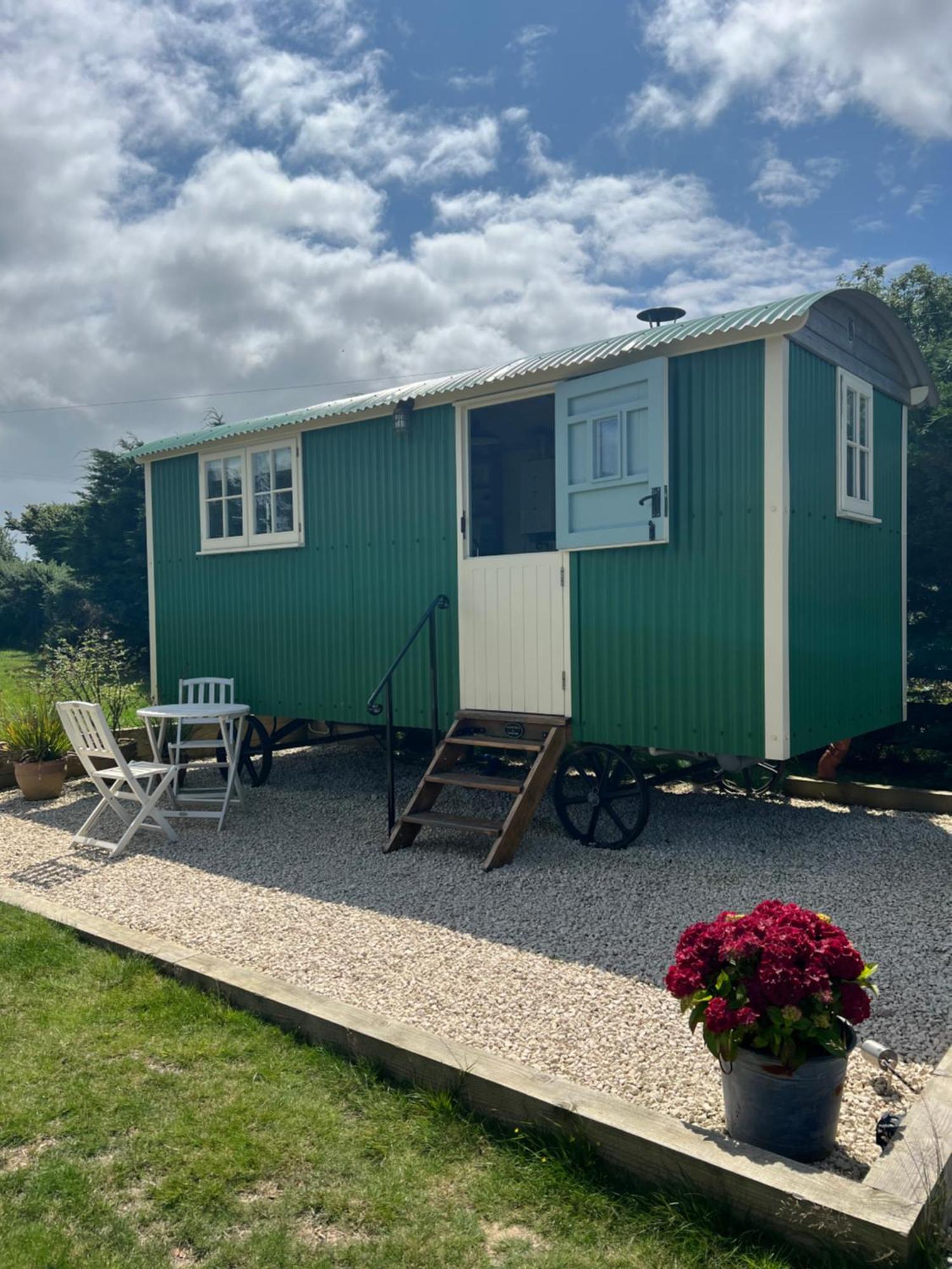 Toms Hut And Robins Rest Shepherd Huts Near Wadebridge Exterior foto
