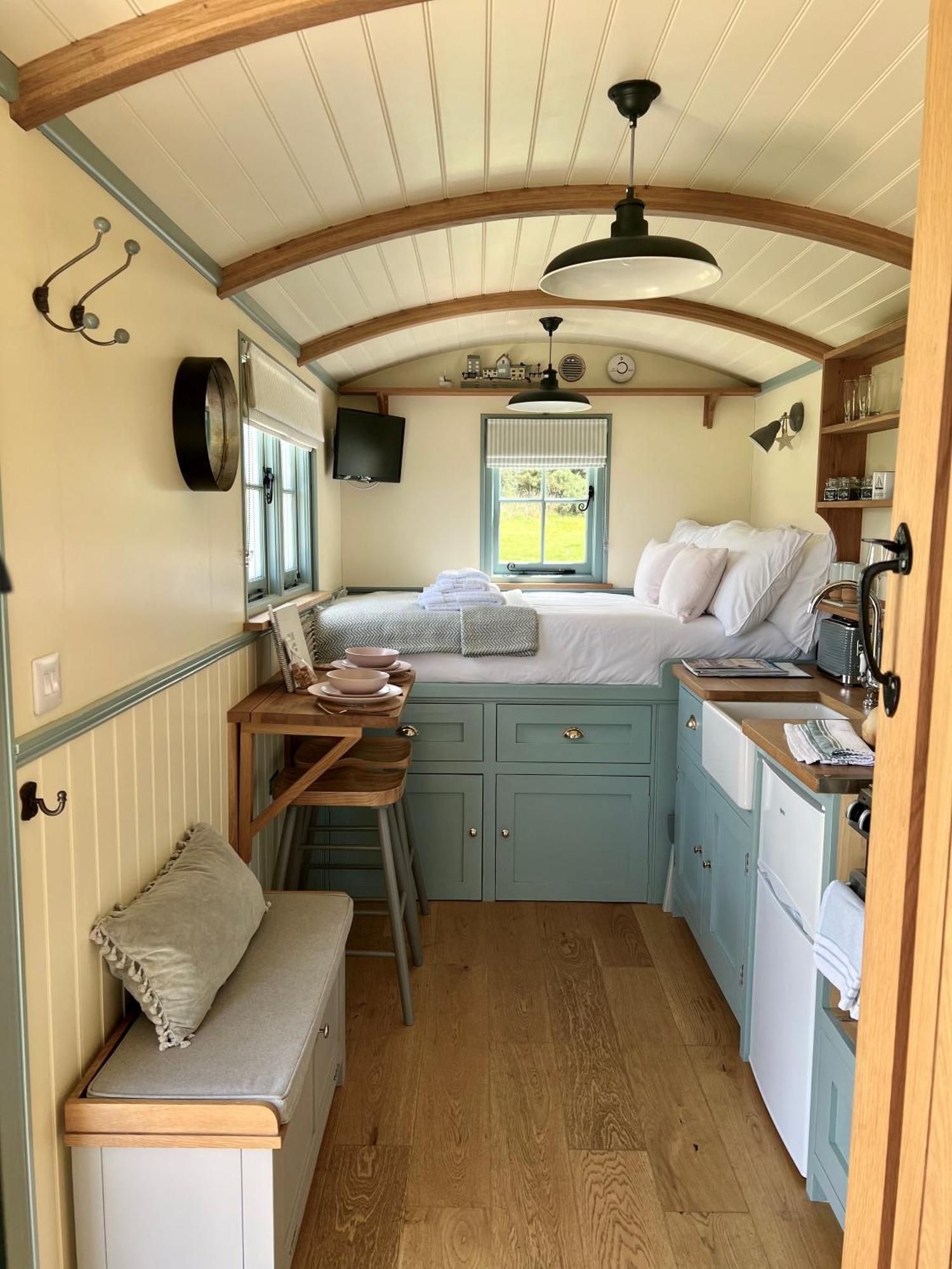 Toms Hut And Robins Rest Shepherd Huts Near Wadebridge Exterior foto
